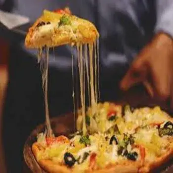 Pizza-Cheese8-3103249-83244.webp