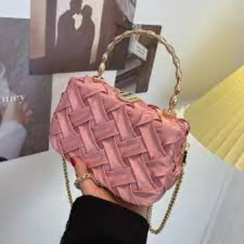 alluring-women-bag-5-2042544-57671.webp