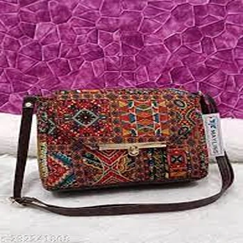 alluring-women-bags07-4654003-10701.webp