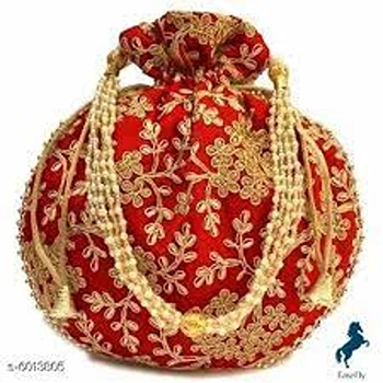 alluring-women-bags09-3266495-30760.webp