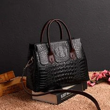 alluring-women-bags2-7001440-89040.webp
