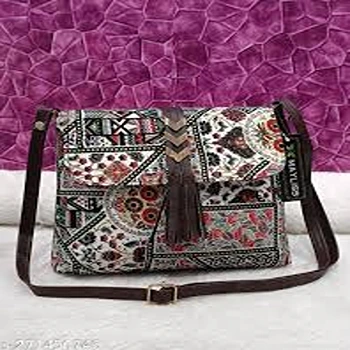 alluring-women-bags55-351185-68007.webp