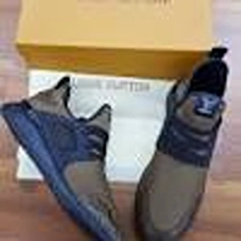 casual-shoes_03-898708-32832.webp