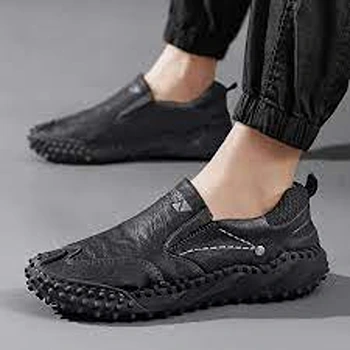 casual-shoes_17-7457967-16507.webp