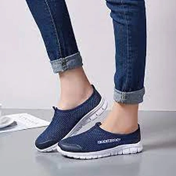 casual-shoes_20-7835032-4622.webp