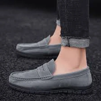casual-shoes_22-4377973-70079.webp