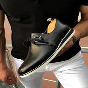 casual-shoes_25-3075183-31773.webp
