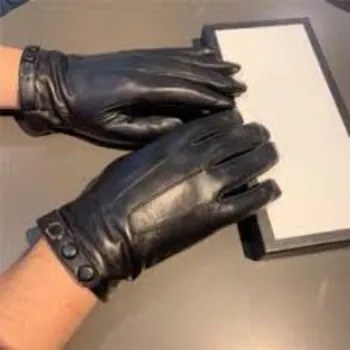 designer-gloves-20-7882558-79885.webp