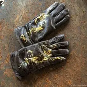 designer-gloves1-3769197-97470.webp