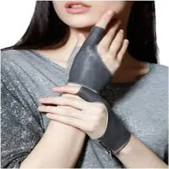 designer-gloves2-2598575-32273.webp