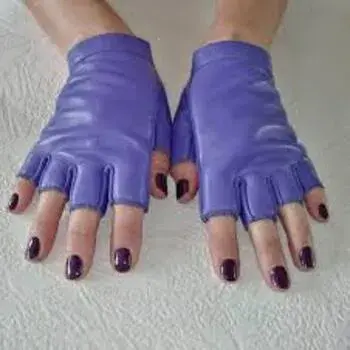 designer-gloves5-5511282-96851.webp