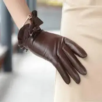 designer-gloves7-5644728-94923.webp