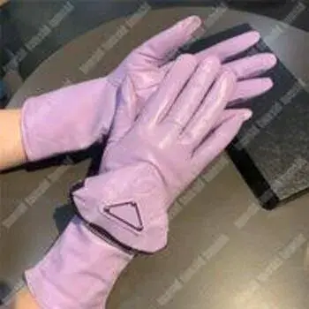 designer-gloves8-6623786-1583.webp