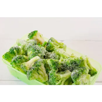 Frozen Broccoli frozen-broccoli-09-3186556-70235.webp