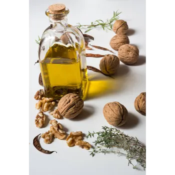 nut-oil-05-3878123-2713.webp