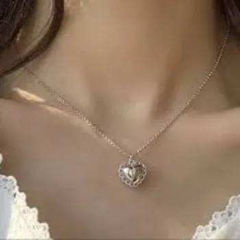 Traditional White Gold Pendant white-gold-pendant-7-1508407-75932.webp